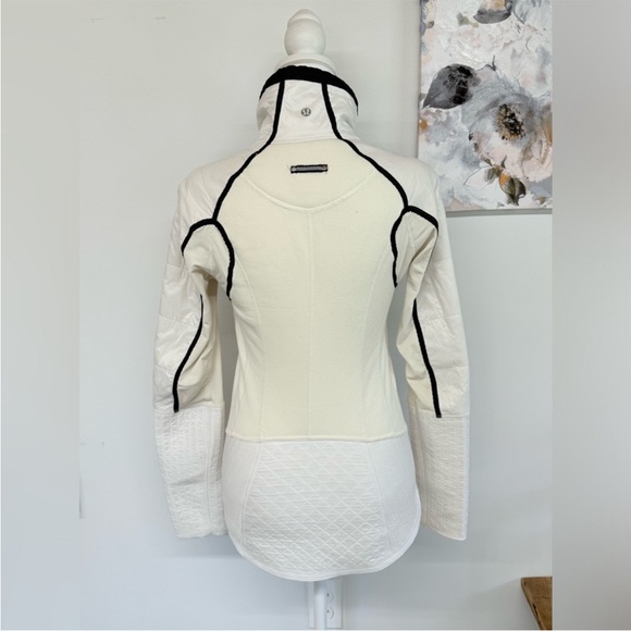 LULULEMON|4| White Ski Jacket with Black Trim - Picture 8 of 13